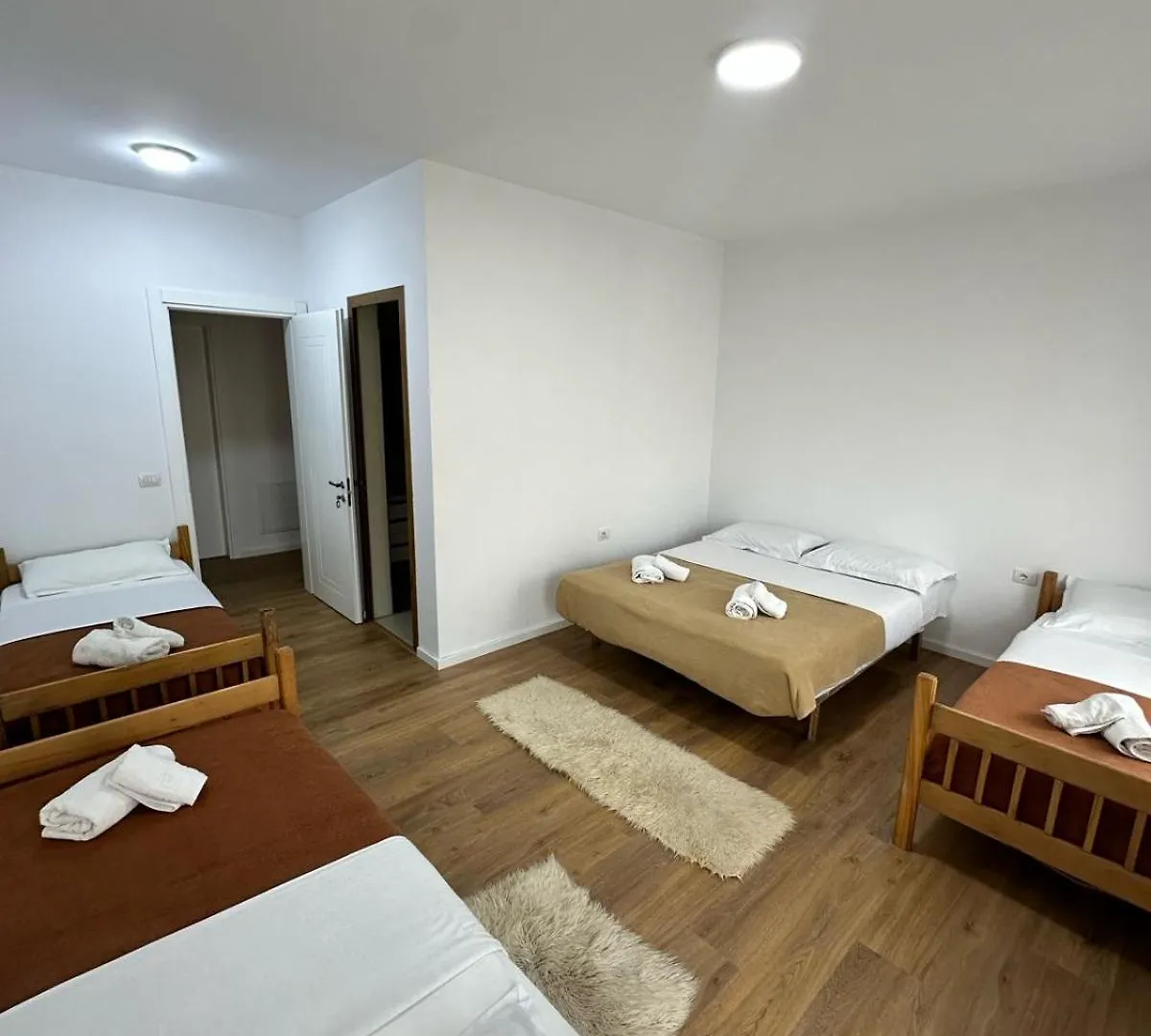 Panzió Hotel Vellezrit Guri Theth