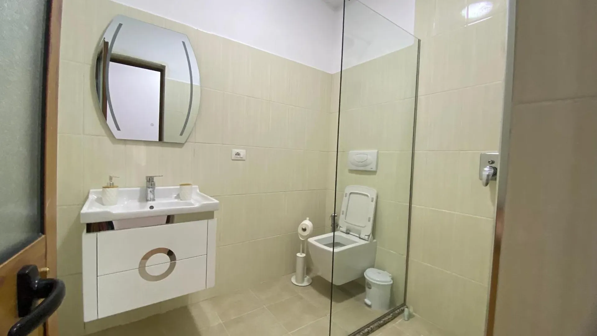 Hotel Vellezrit Guri Theth