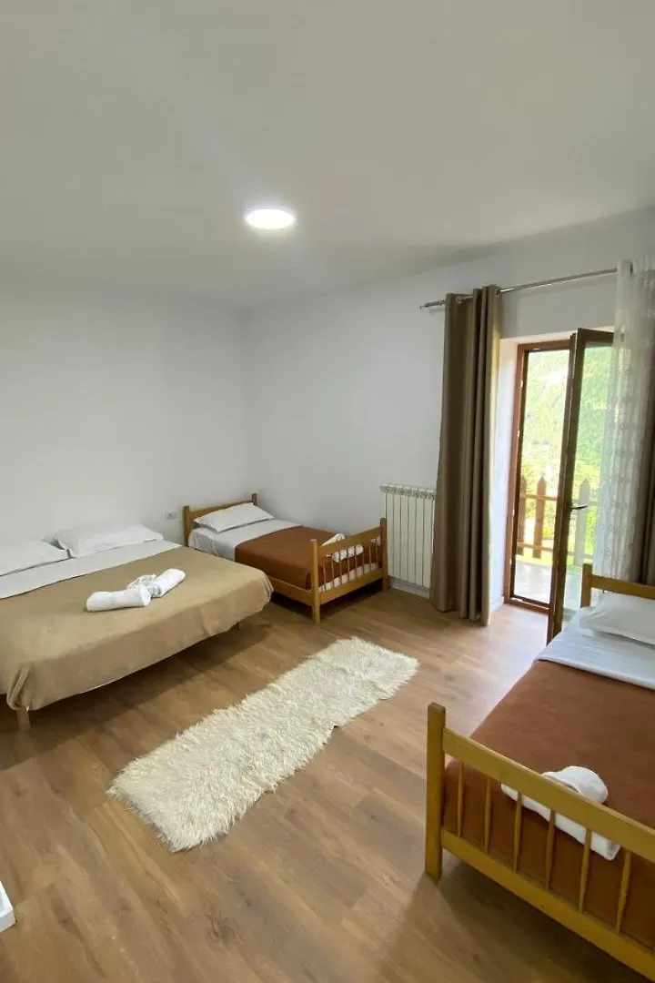 Hotel Vellezrit Guri Theth Albánia